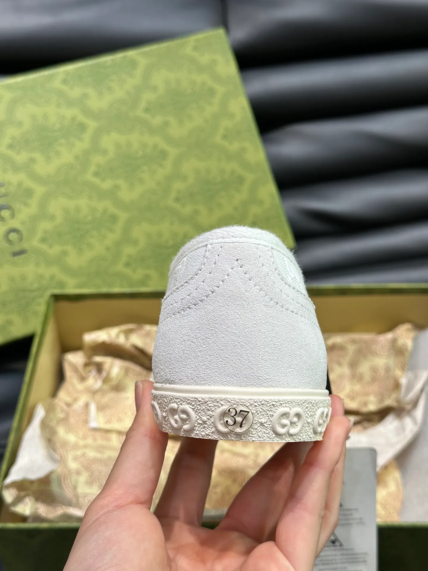 Men's shoes 💰p380 "GUCC*" Couple style 👫 lace-up canvas sneakers, crafted from light blue GG denim fabric, showing uniqueness. Classic details such as the GG printed embossed outsole, interlocking G and "Gucci" embroidery add to the glamorous style. Privately-made T men's shoes 💰pU original outsole, with exquisite details, impeccable fit, and a flat toe that has a retro feel! Customized canvas, classic double G logo, and the spring and summer color combinations are also very interesting! Size: Female 35-39. Male 38-44